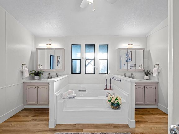4th image of 4 Marsh Ct
