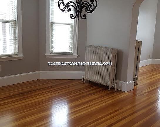 1495678032-dining-room