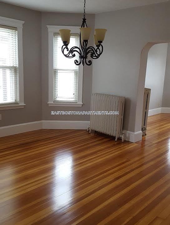 1495678032-dining-room