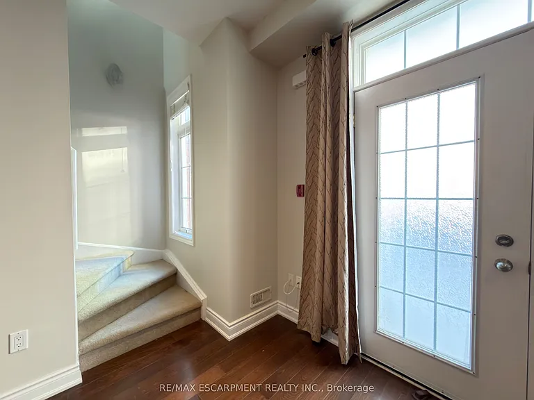 2085 Pine St — Photo 16