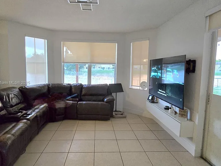 5016 SW 139th Ter — Photo 5
