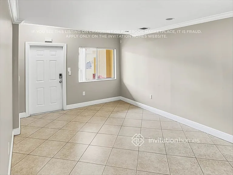 4942 SW 66th Ter — Photo 6