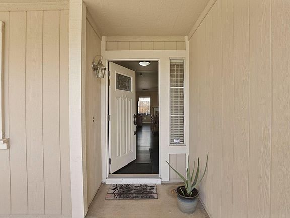 4th image of 157 S Emerald Oak Dr