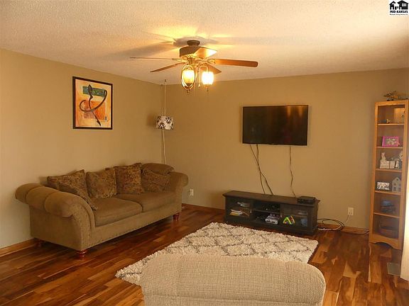 3rd image of 312 Juniper Dr