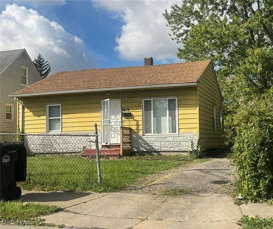 4416 E 156th St photo 1