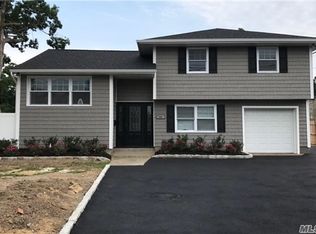 248 E Montauk Hwy, East Islip, NY 11730