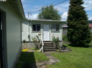 711 Elm Ave, Reedsport, OR 97467