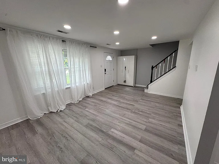 5585 Hecate Ct — Photo 4