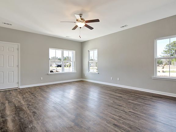 5th image of 102 Kennah Ct