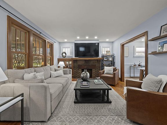 5th image of 1096 W 2nd Ave