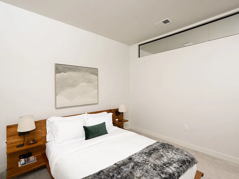 1634 N Franklin Pl #309 — Photo 8