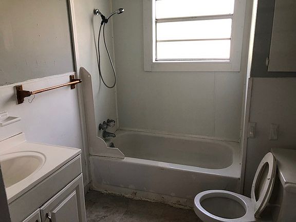 Bathroom_04112023