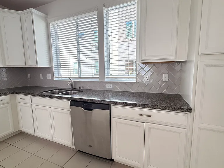 3931 Meridian St — Photo 11