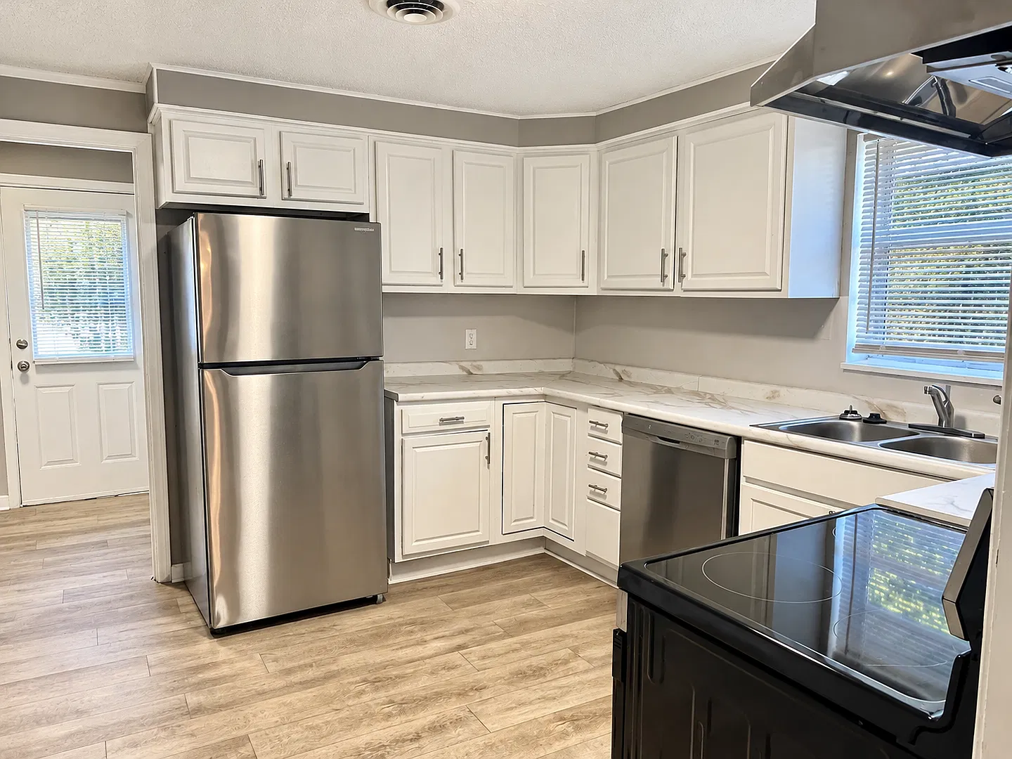 For Rent 705 | 2 Bedroom, 1 Bath + Bonus Room! — Photo 3