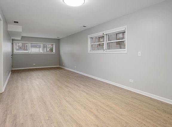 3rd image of 5714 N Hermitage Ave #G