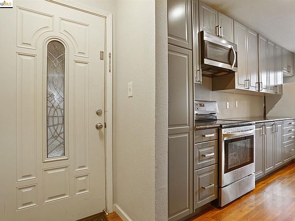 5th image of 328 Northbank Ct APT 71