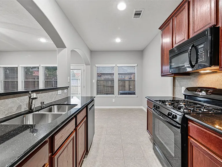 8910 Minola Oaks Dr — Photo 15