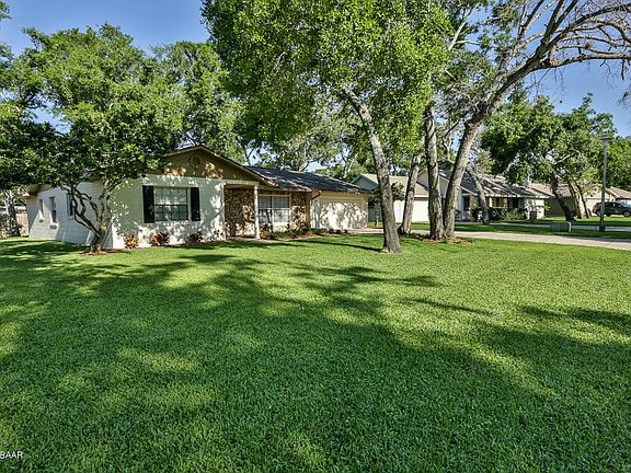 4th image of 1310 Wandering Oaks Dr