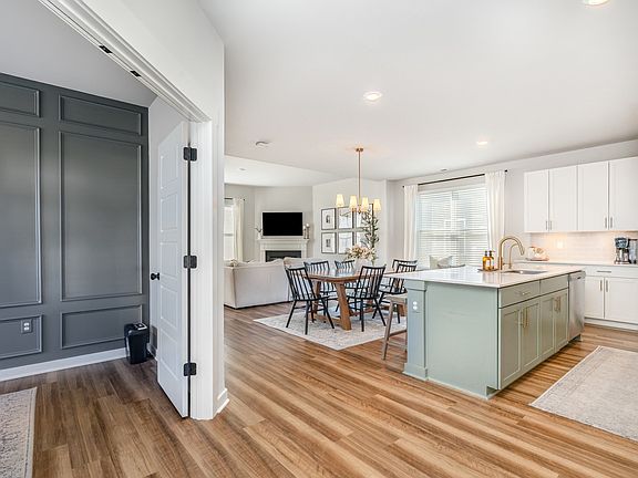 4th image of 1614 Lannister Ave
