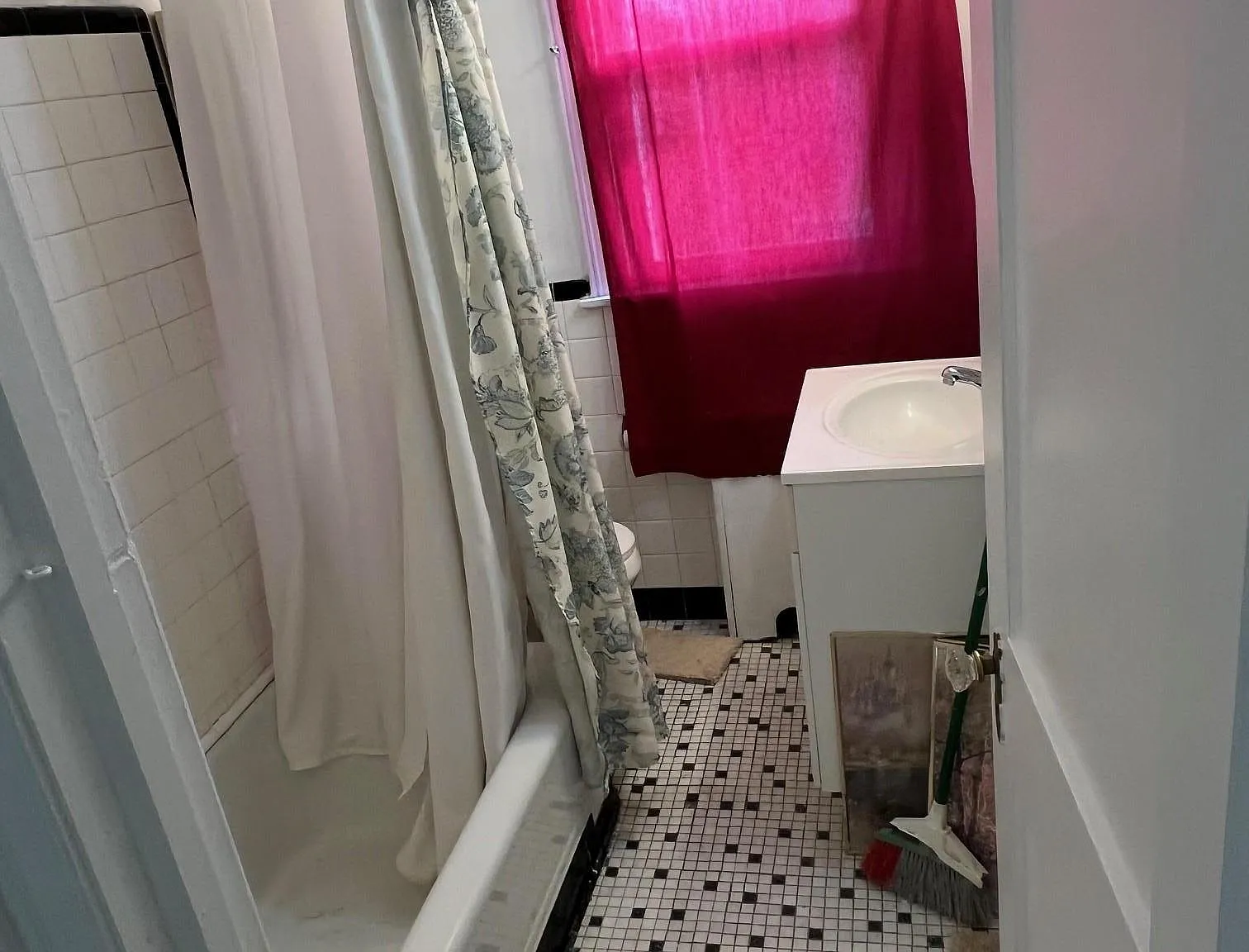 3 bed, 1200 sqft, $2,000 — Photo 4