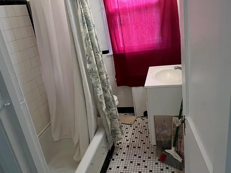1123 Chester Pike — Photo 4