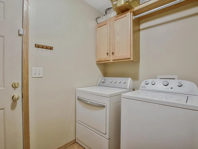 2314 N Shefford Cir — Photo 12
