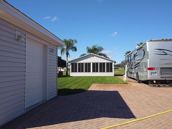3rd image of 2876 Saint George Dr