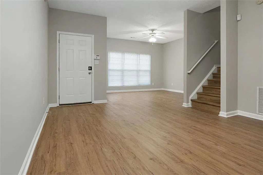 3 bed, 2.5 bath, 1350 sqft, $1,850 — Photo 3
