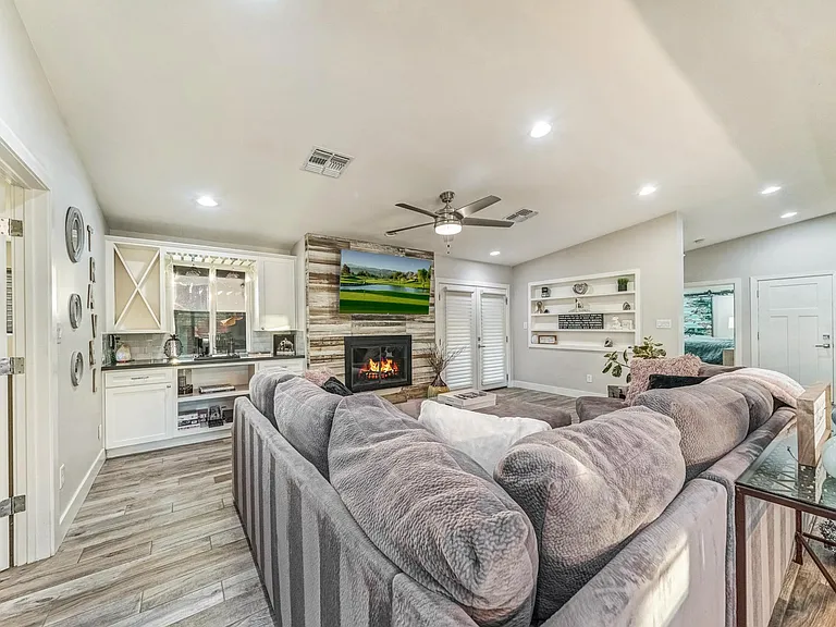 4623 E Earll Dr — Photo 41
