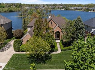 17421 Parkshore Dr, Northville, MI