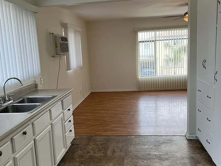 Bellaire Apartments — Photo 6