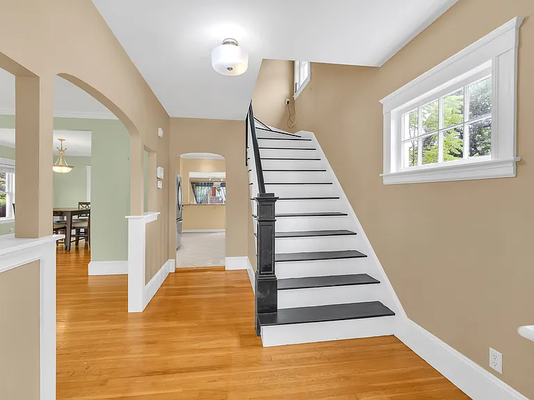 11 Upland Rd — Photo 2
