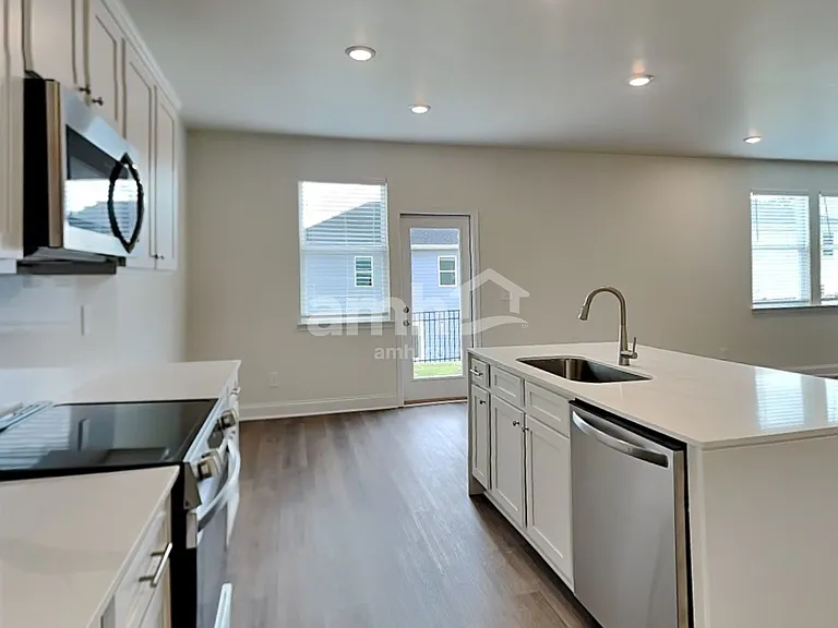 3327 Emzy Dr — Photo 4