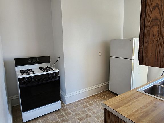 5th image of 129 N 2nd St #2