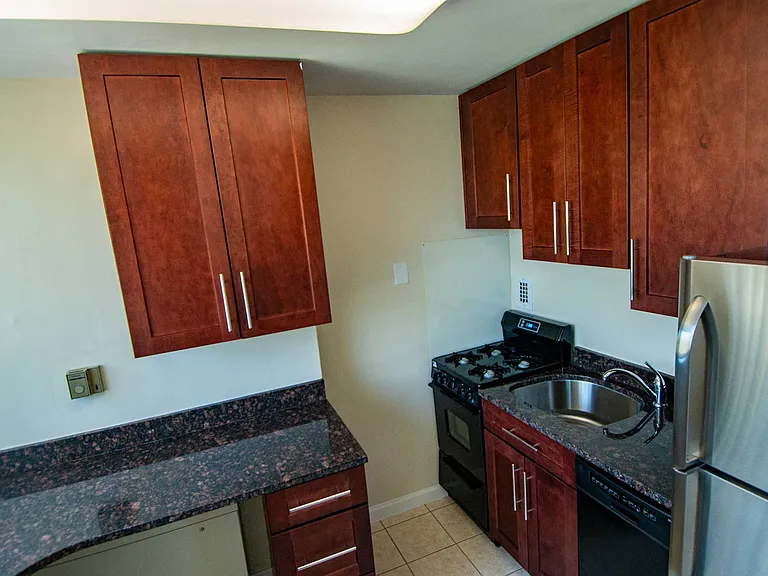 2112 New Hampshire Avenue — Photo 49