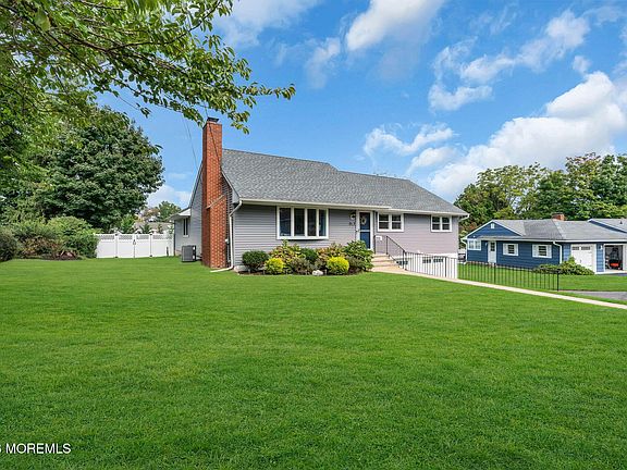 4th image of 712 Howell Drive