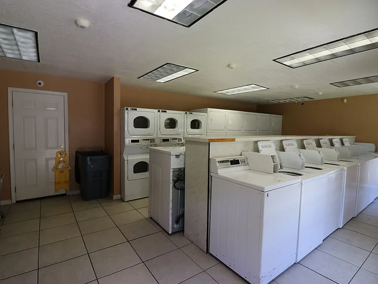 Mountain View Apartments — Photo 20