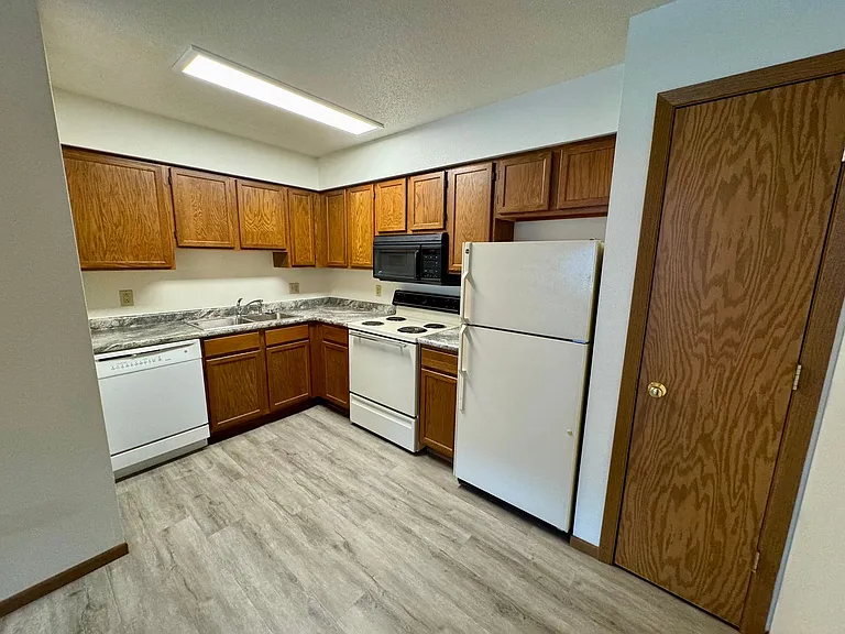 156 W Side Dr — Photo 7