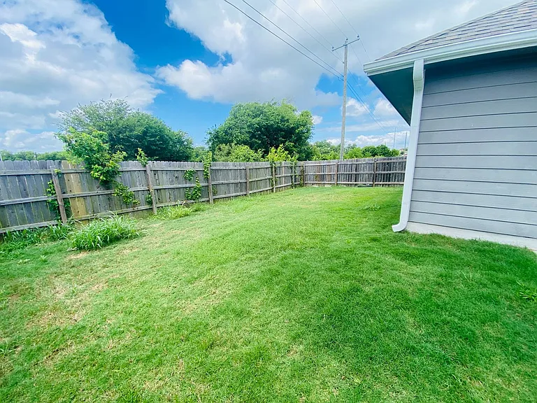 1907 Delano Dr — Photo 22