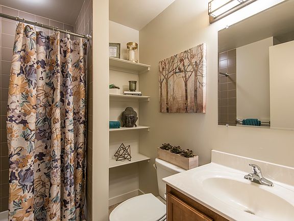 5th image of 1512 Walnut St APT 303