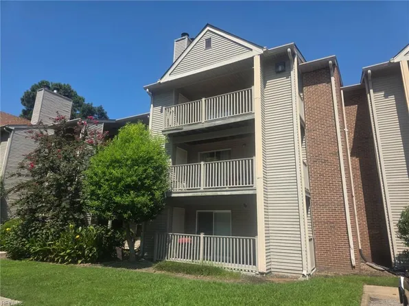535 Pineland Cir APT 302, Newport News, VA 23608