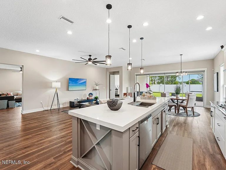 10223 Silverbrook Trl — Photo 15