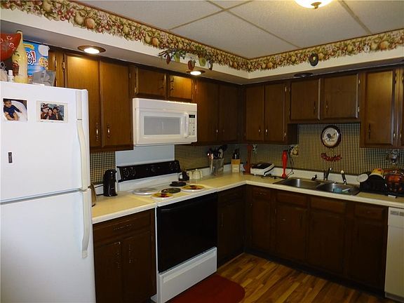 3rd image of 702 N Broadway St