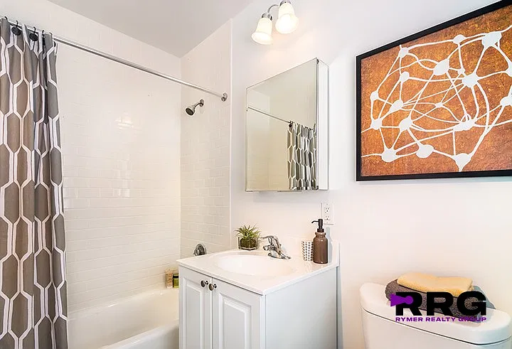 2 bed, 1.0 bath, 984 sqft, $3,735 — Photo 1