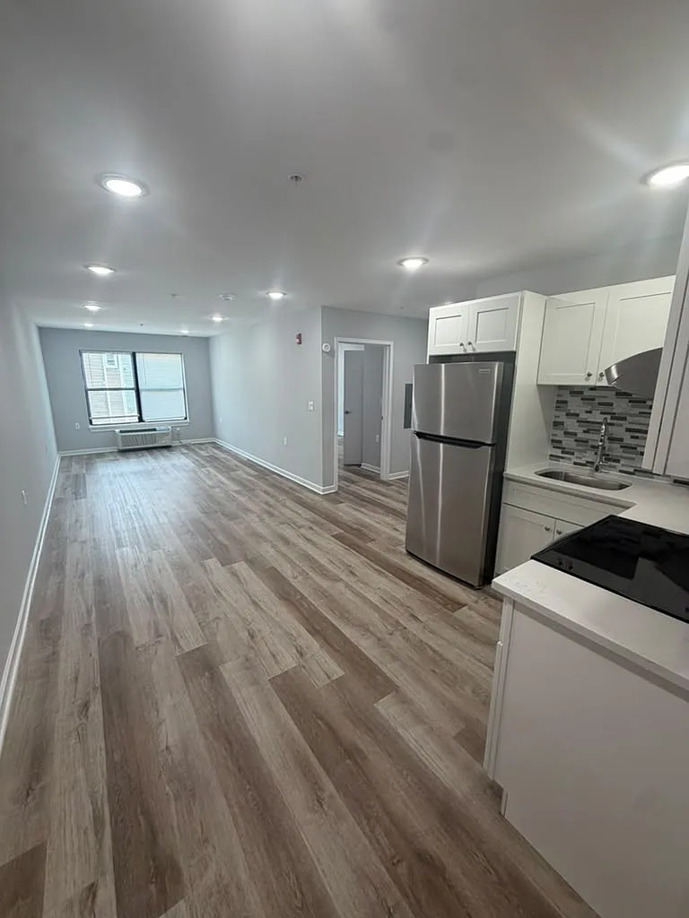 1 bed, $1,718 — Photo 3