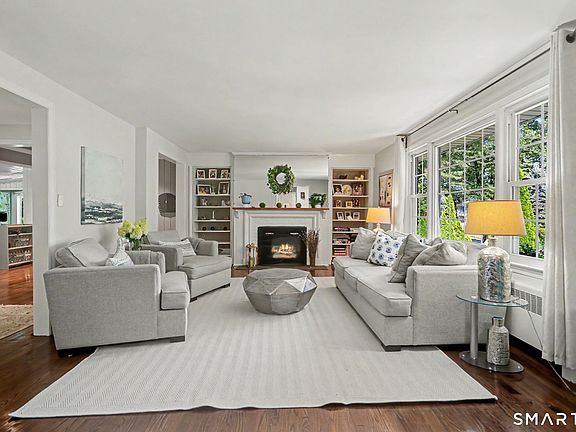 3rd image of 36 Richmond Drive