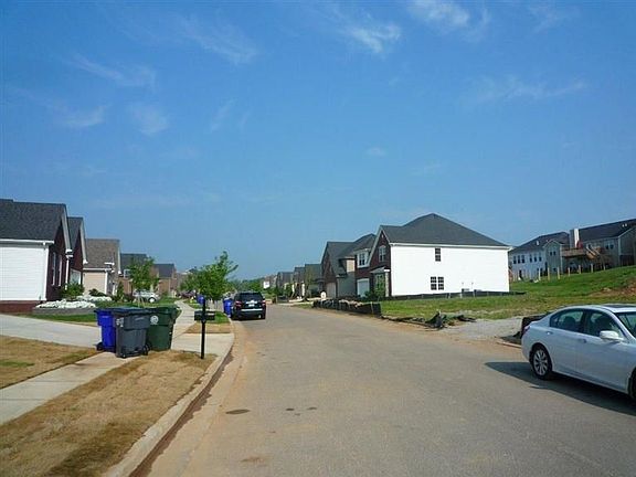 5th image of 464 Manitoba Ln