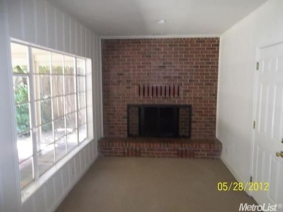 3rd image of 1162 W Sheridan Way