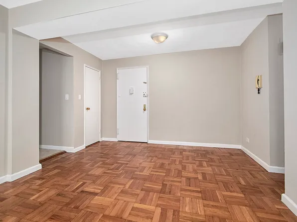 609 Kappock Street image 16 of 26