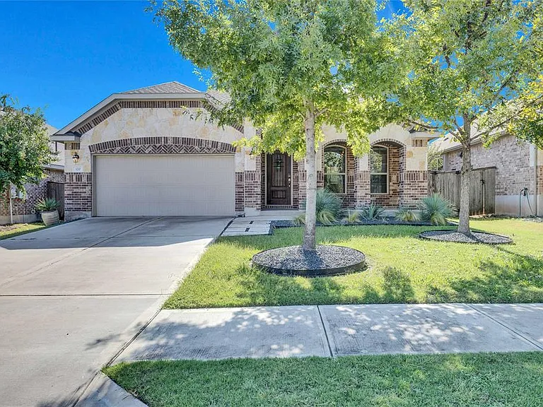 120 Lily Turf Cv — Photo 32